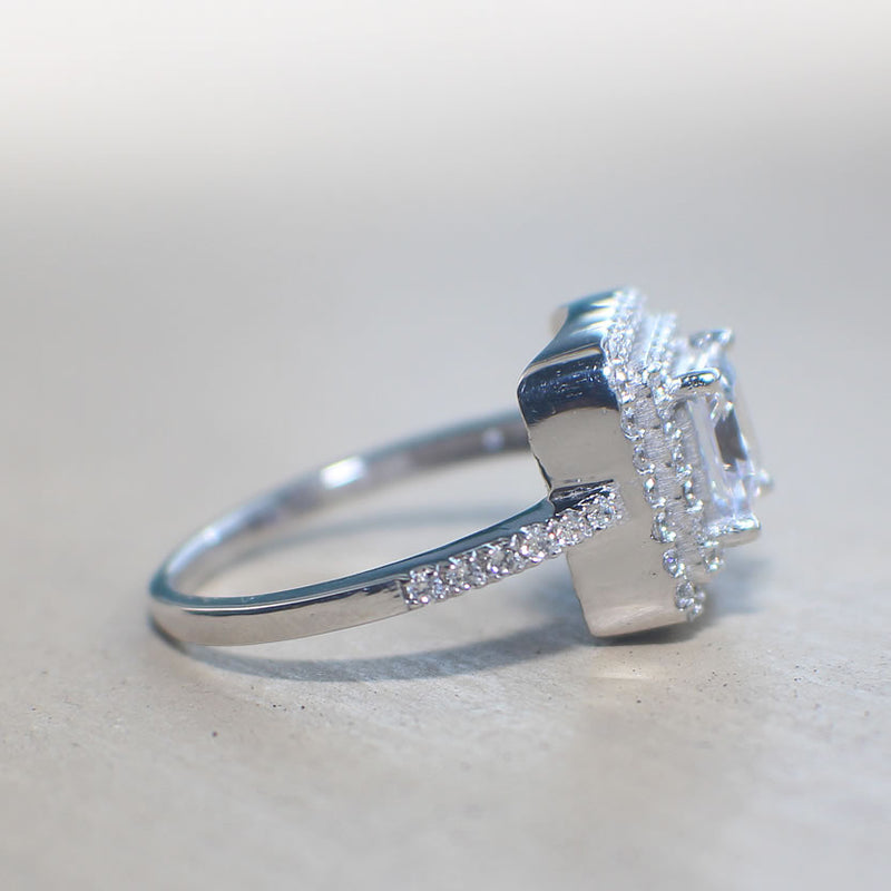 18k White Gold Engagement Ring - 01TX22