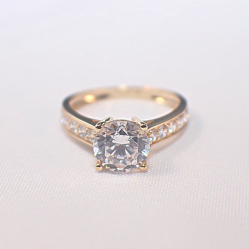Round Cut Solitare Engagement Ring in 14K Gold - 24GG03